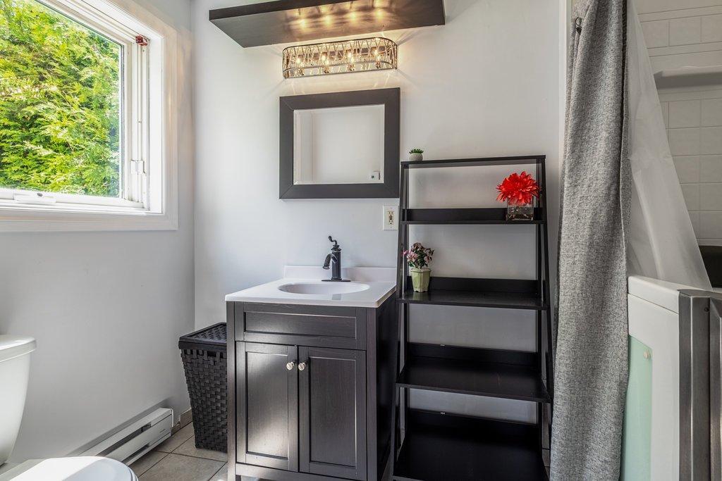 









103


Boul. Montclair

,
Gatineau (Hull),




QC
J8Y2E9

