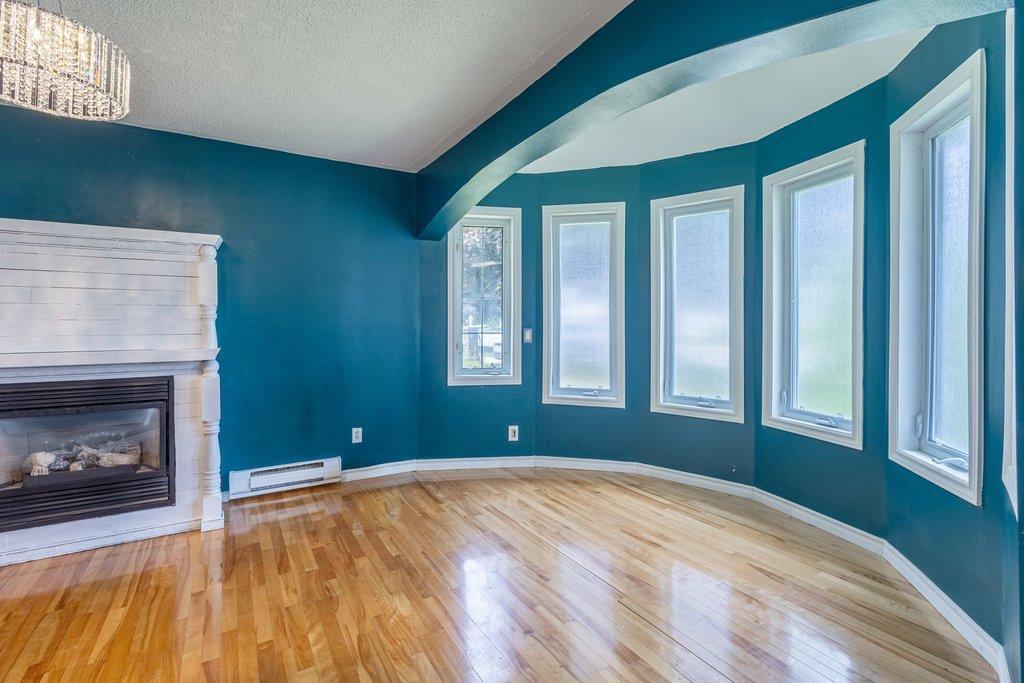









103


Boul. Montclair

,
Gatineau (Hull),




QC
J8Y2E9

