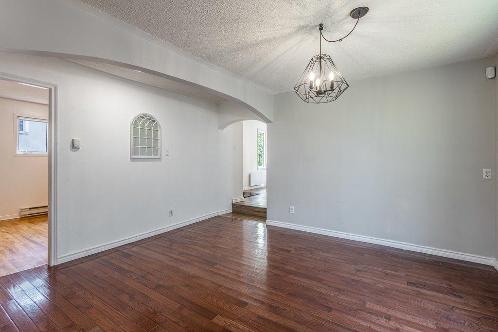 









103


Boul. Montclair

,
Gatineau (Hull),




QC
J8Y2E9

