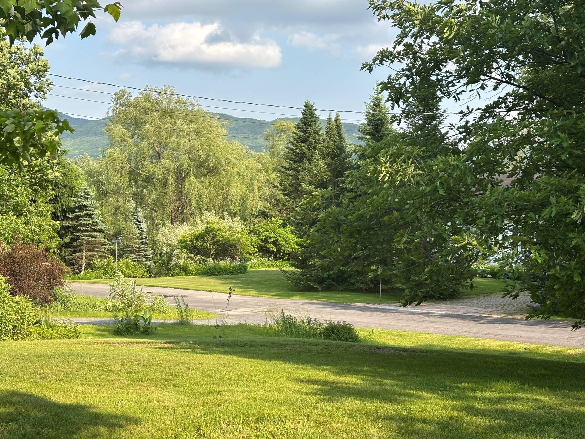 









10


Rue St-Laurent

,
Sutton,




QC
J0E2K0

