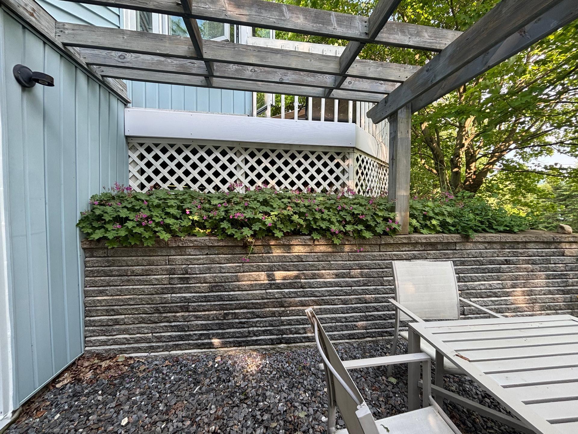 









10


Rue St-Laurent

,
Sutton,




QC
J0E2K0

