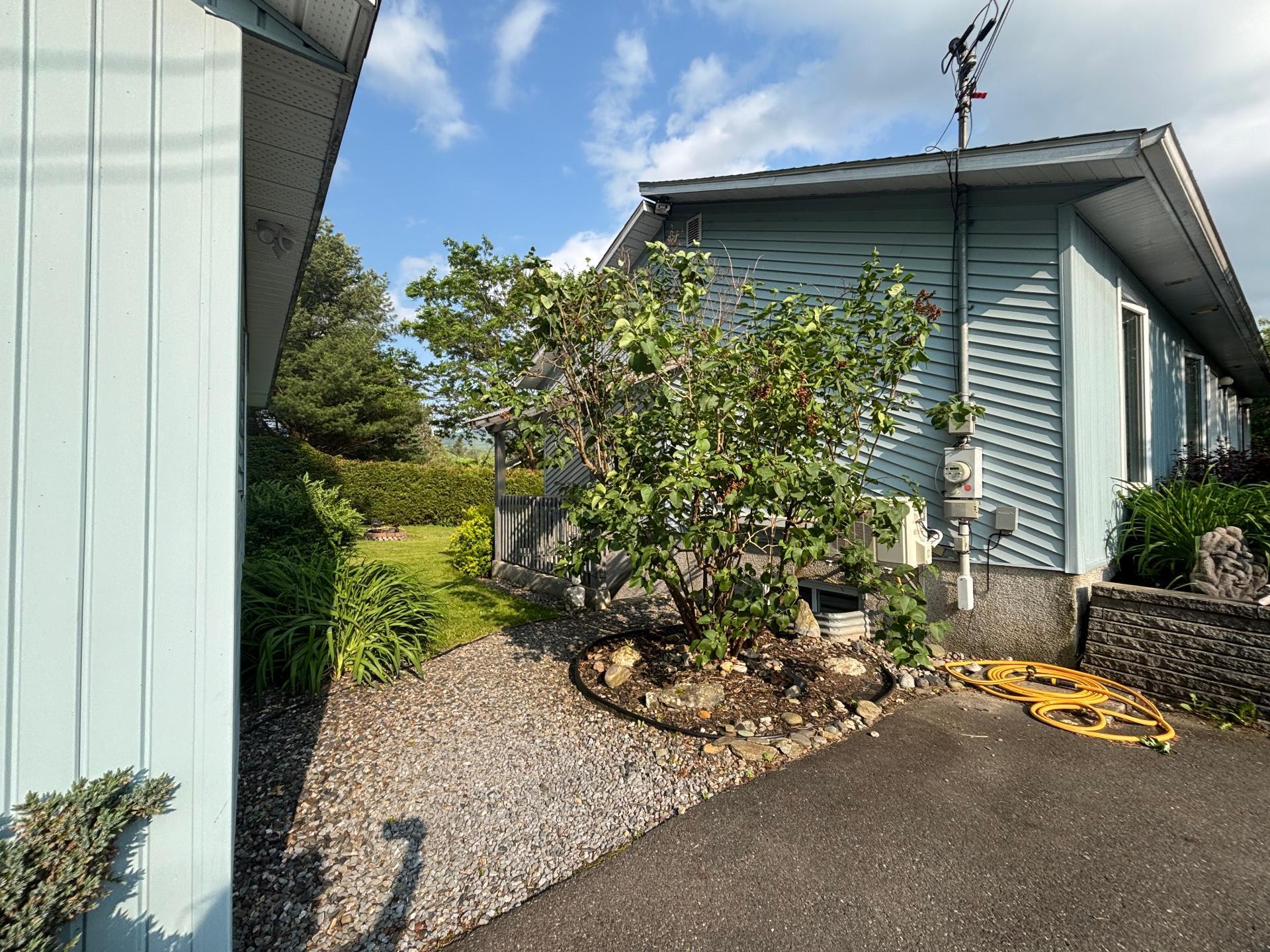 









10


Rue St-Laurent

,
Sutton,




QC
J0E2K0

