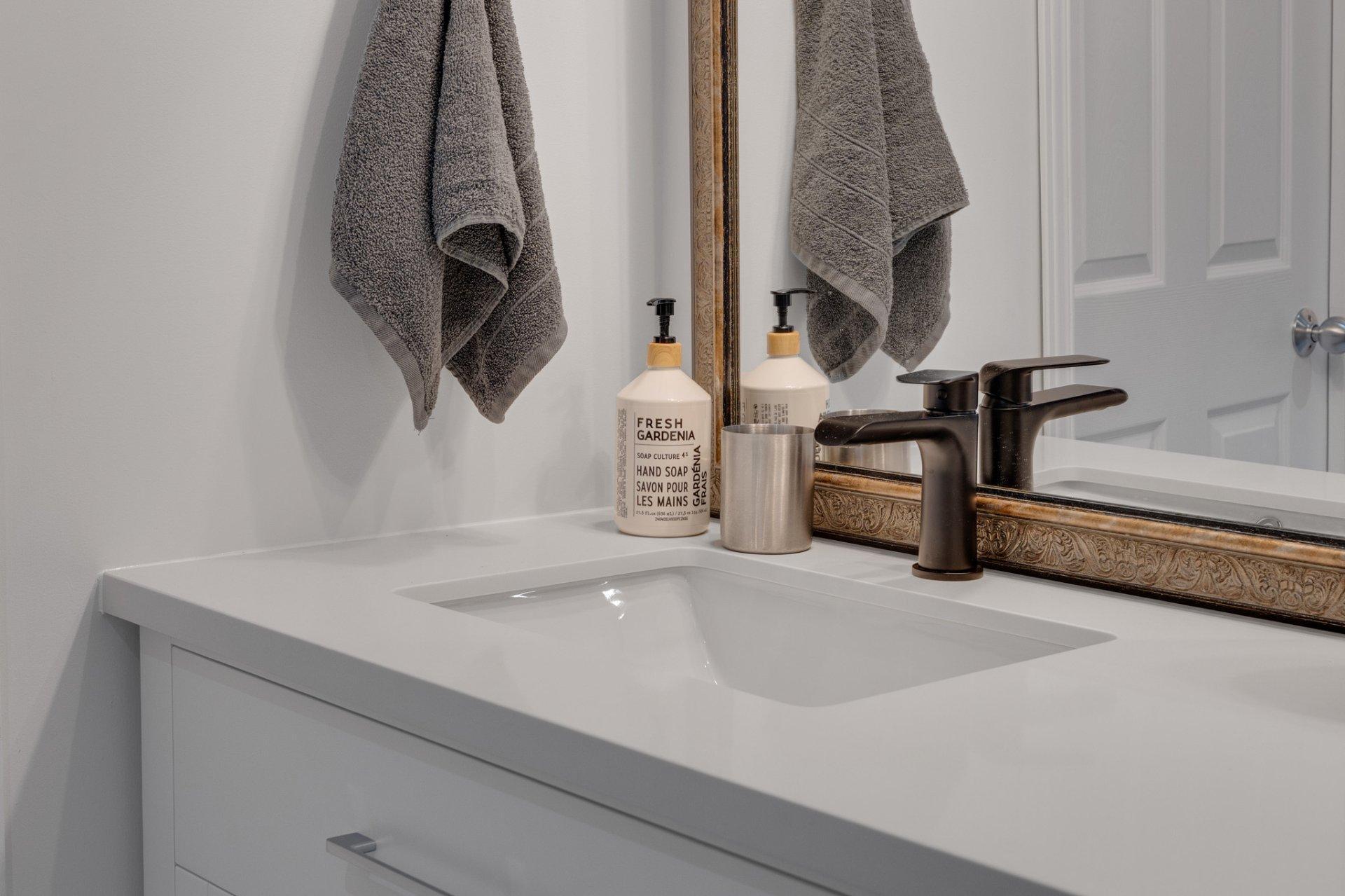 









80


Rue des Tulipes

,
Gatineau (Gatineau),




QC
J8R2H1

