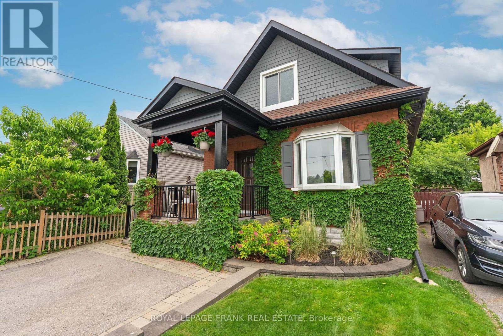 












168 ROXBOROUGH AVENUE

,
Oshawa (O'Neill),




Ontario
L1G5W5

