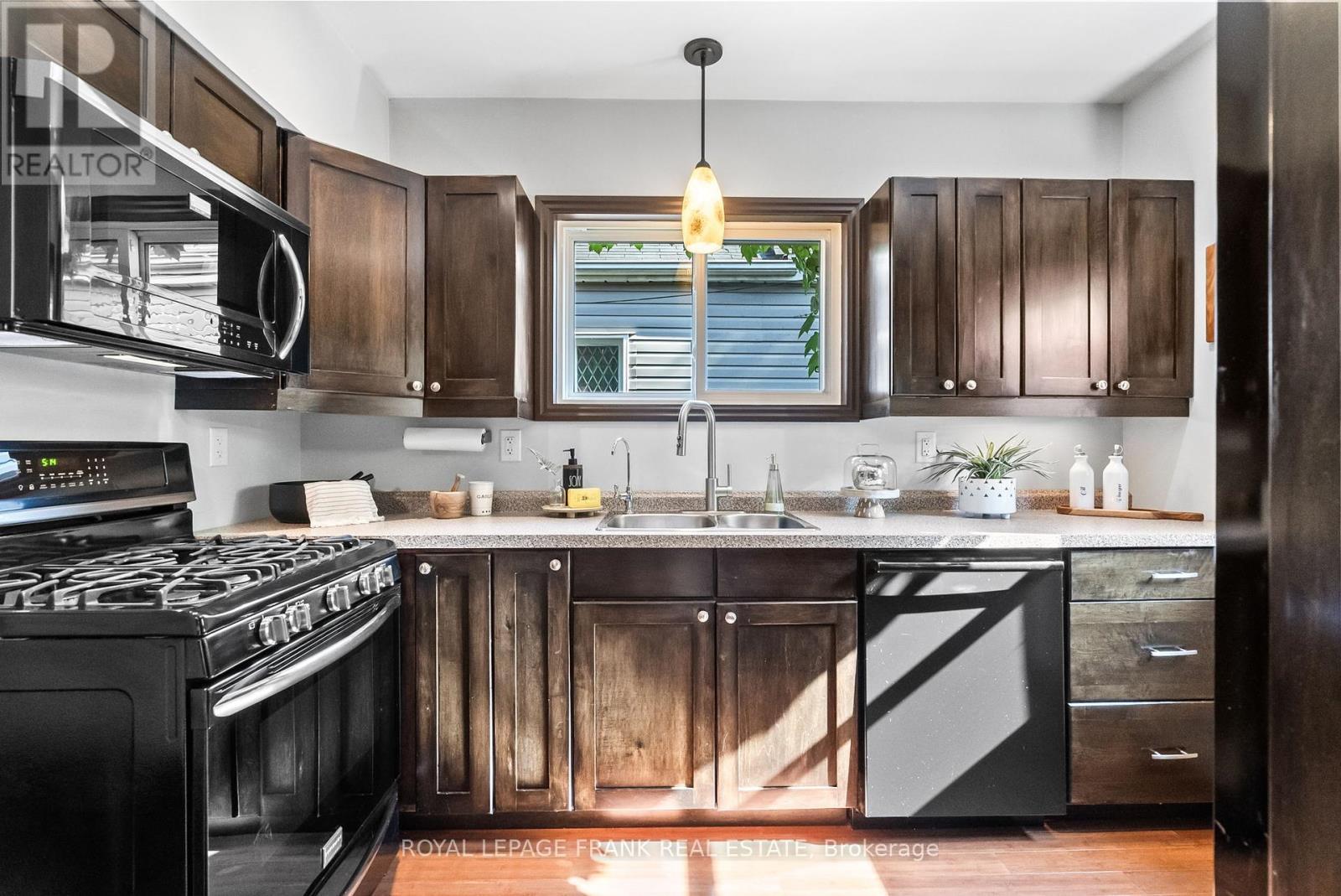 












168 ROXBOROUGH AVENUE

,
Oshawa (O'Neill),




Ontario
L1G5W5

