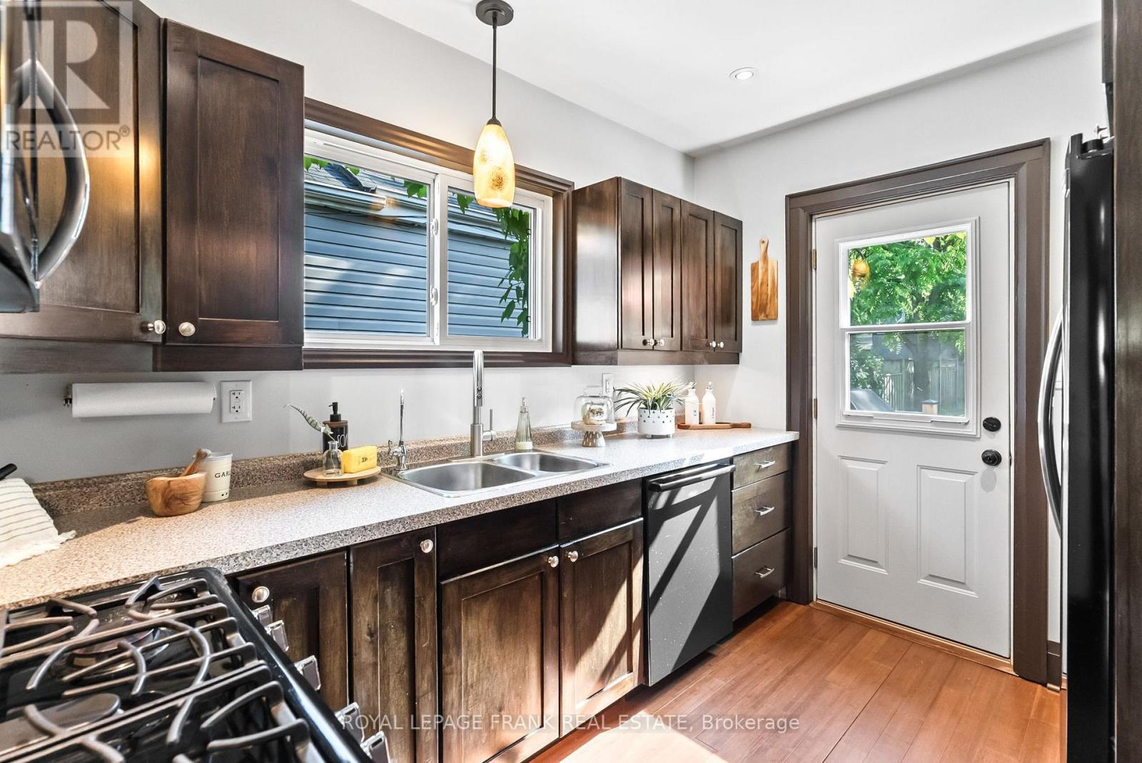 












168 ROXBOROUGH AVENUE

,
Oshawa (O'Neill),




Ontario
L1G5W5

