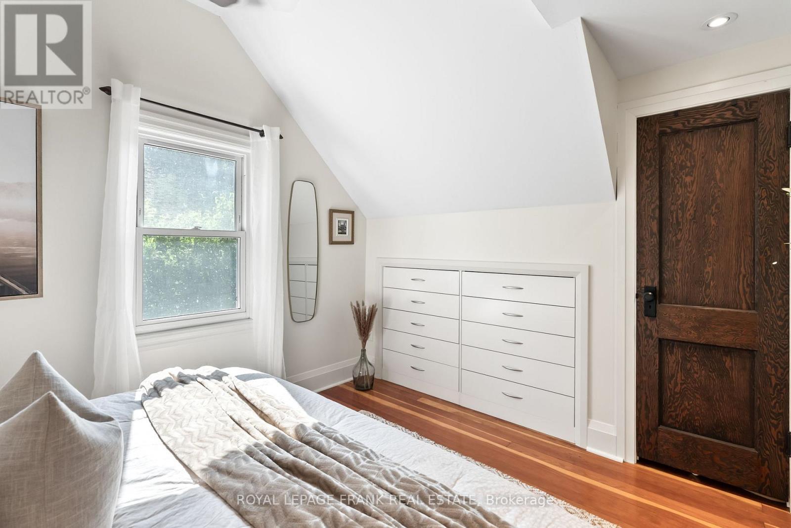 












168 ROXBOROUGH AVENUE

,
Oshawa (O'Neill),




Ontario
L1G5W5

