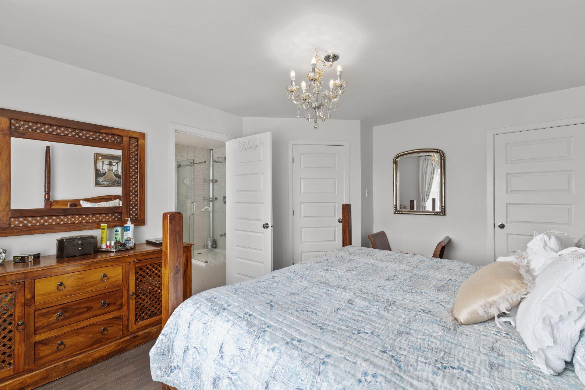 









333


Rue Claude-Léveillée

,
Vaudreuil-Dorion,




QC
J7V0Y7

