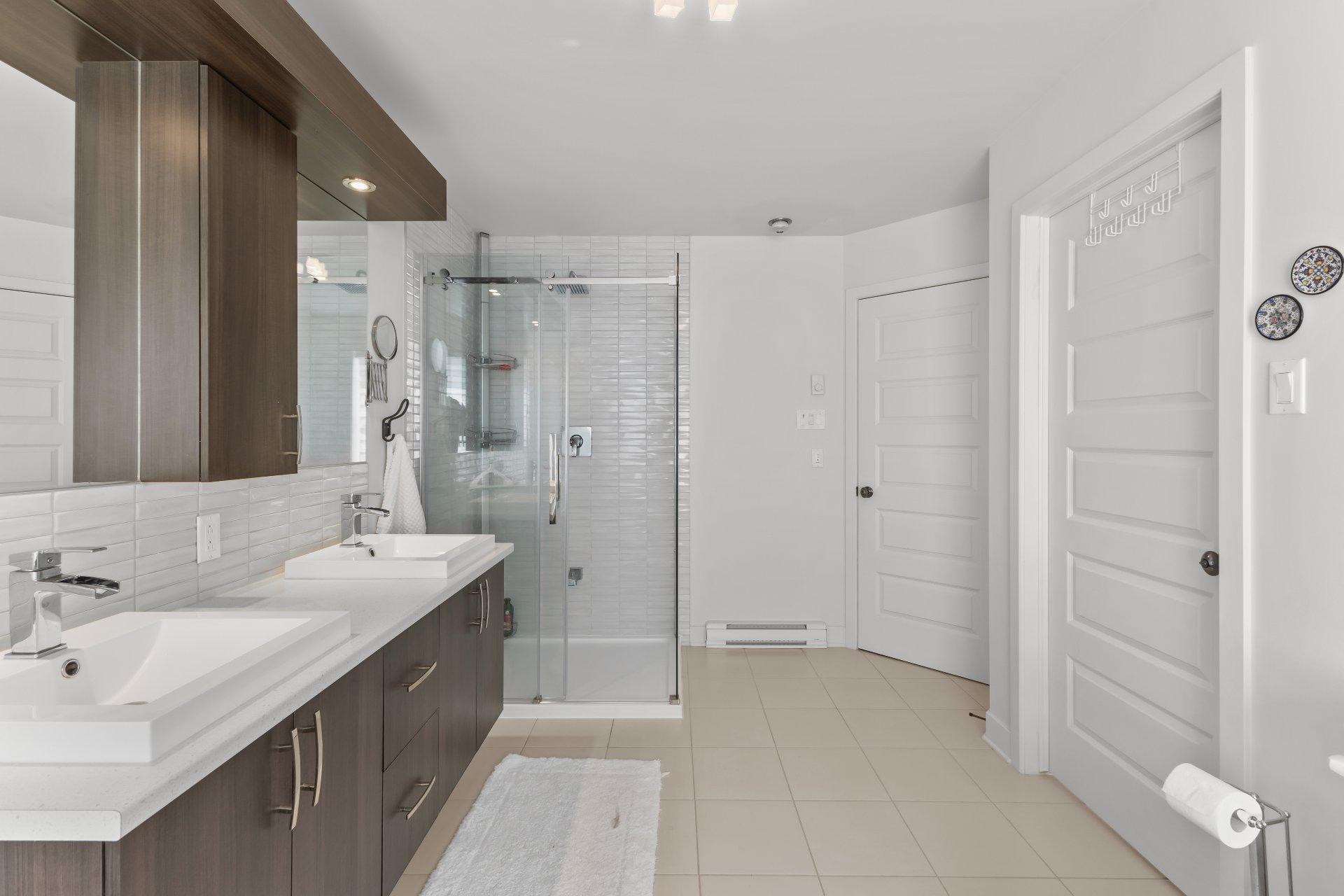 









333


Rue Claude-Léveillée

,
Vaudreuil-Dorion,




QC
J7V0Y7

