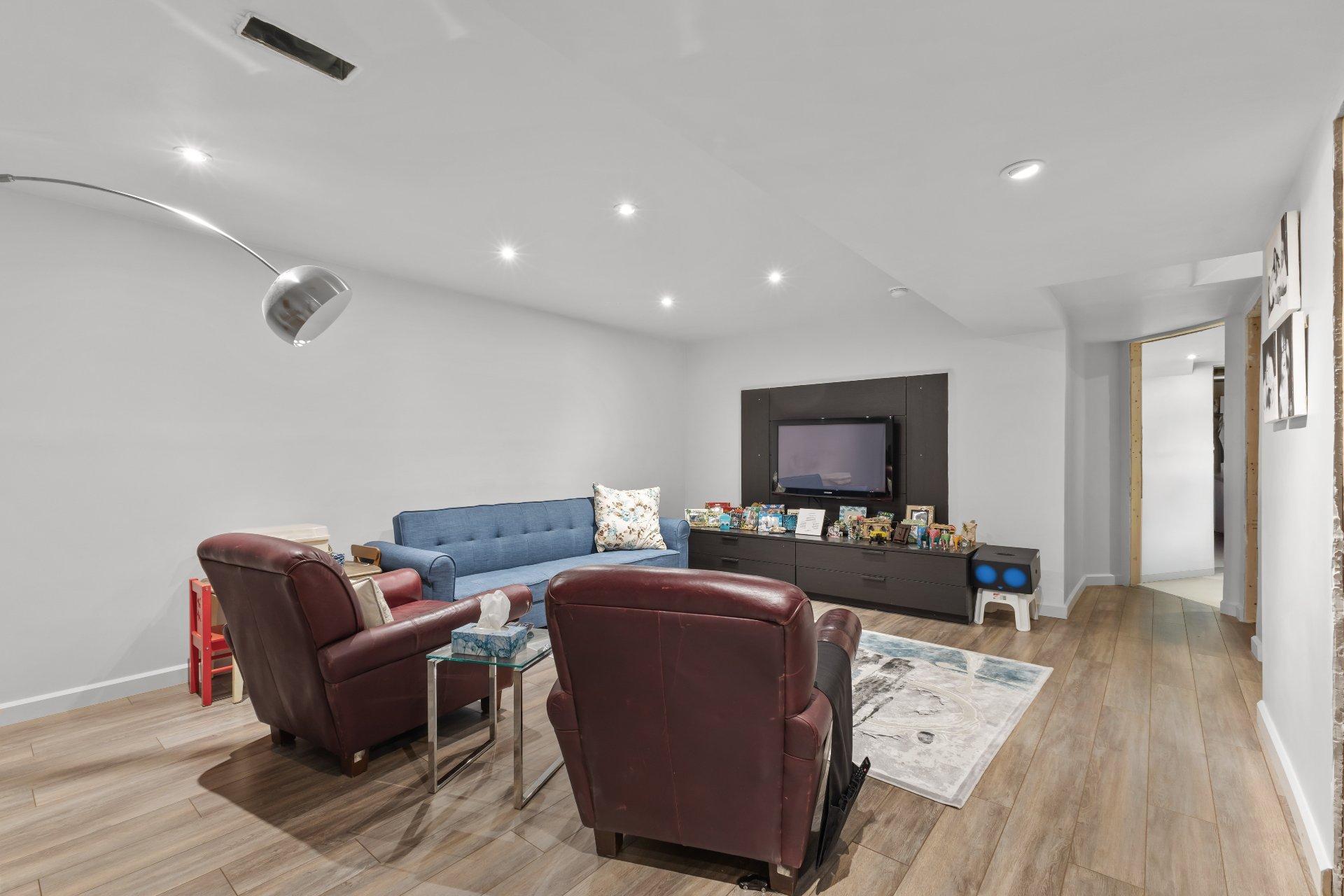 









333


Rue Claude-Léveillée

,
Vaudreuil-Dorion,




QC
J7V0Y7

