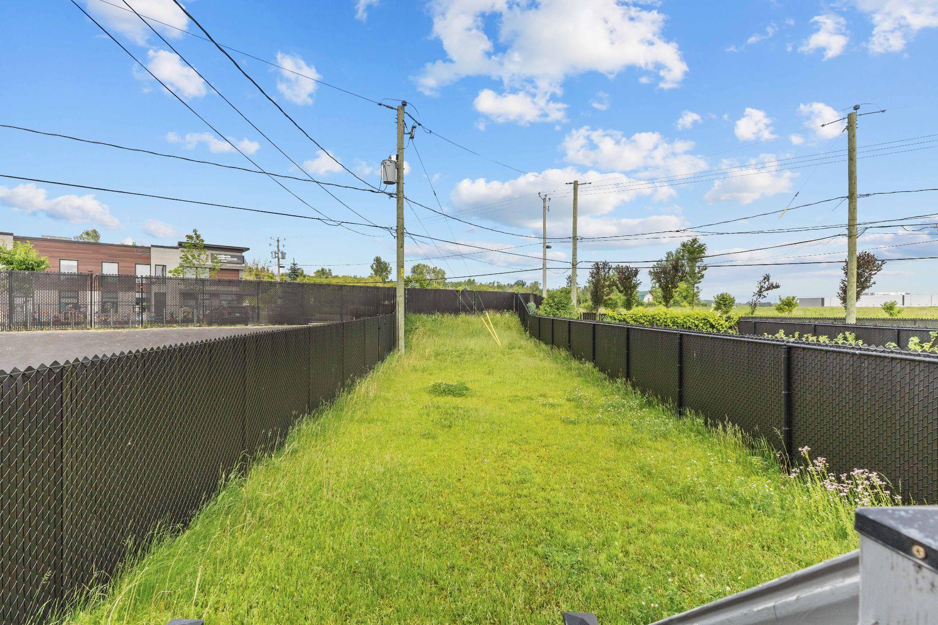 









333


Rue Claude-Léveillée

,
Vaudreuil-Dorion,




QC
J7V0Y7

