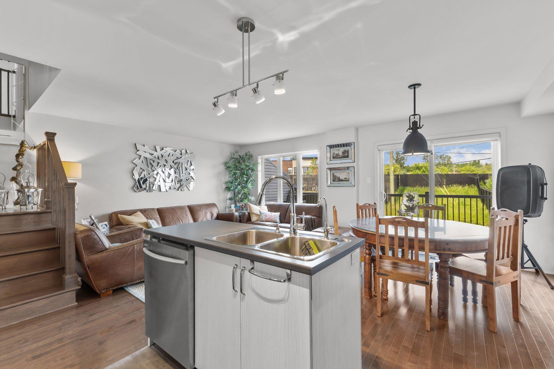









333


Rue Claude-Léveillée

,
Vaudreuil-Dorion,




QC
J7V0Y7

