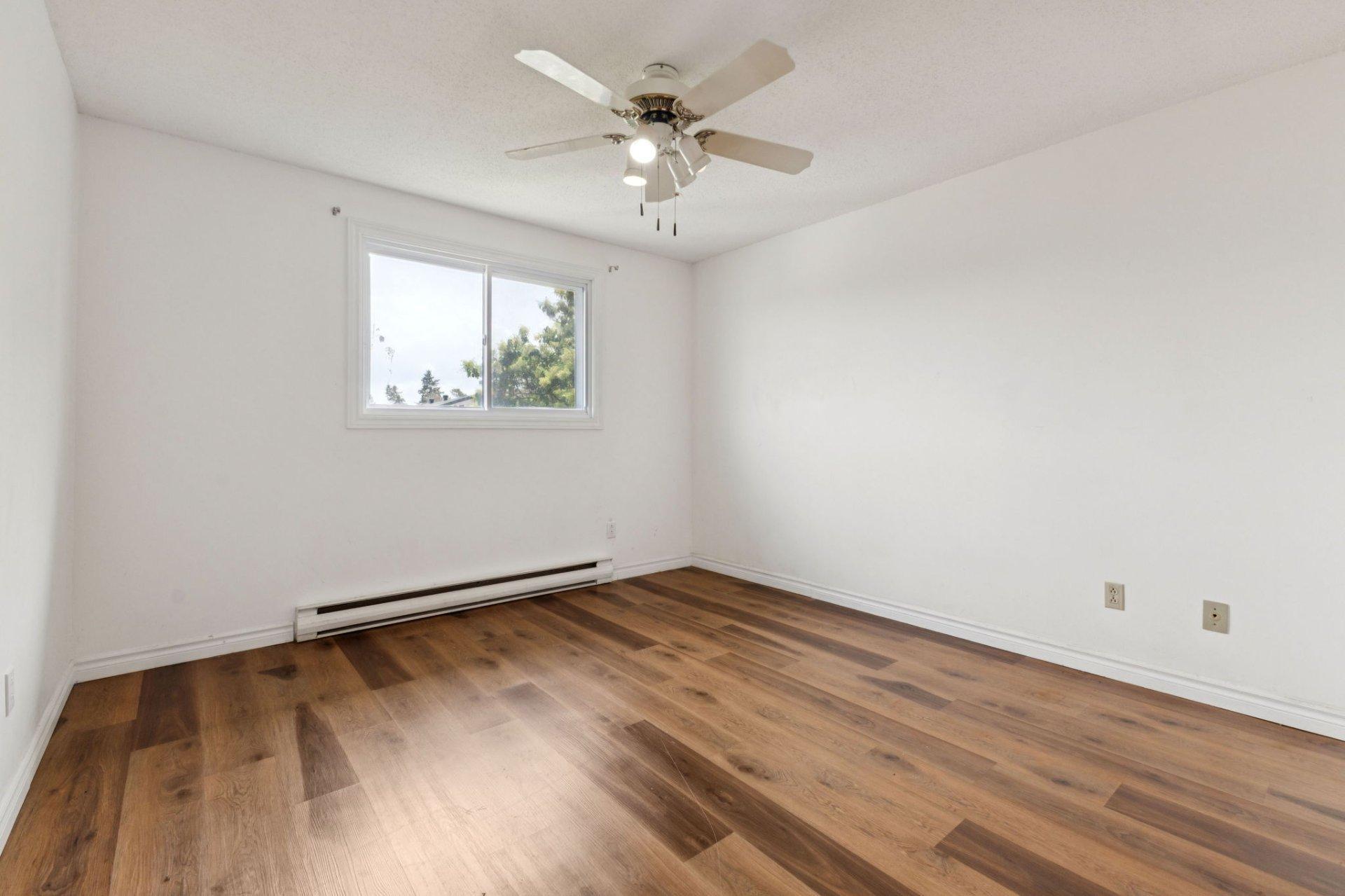 









4


Rue Talbot

,
Gatineau (Hull),




QC
J8Z1L4

