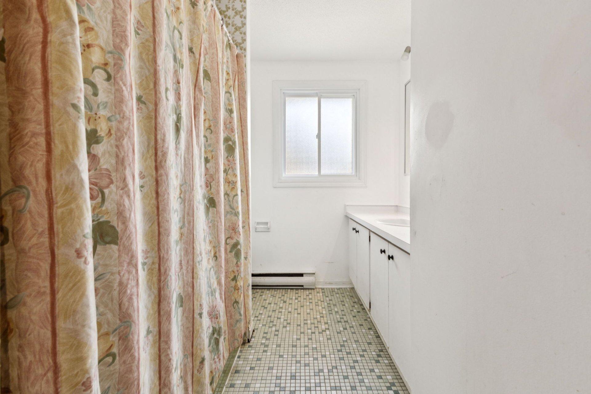 









4


Rue Talbot

,
Gatineau (Hull),




QC
J8Z1L4

