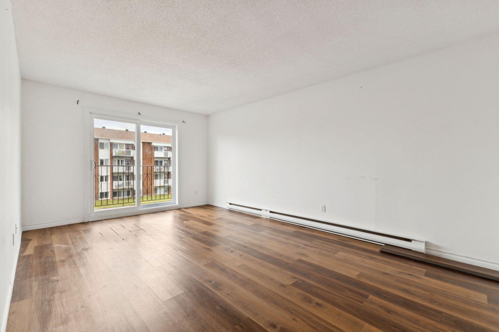 









4


Rue Talbot

,
Gatineau (Hull),




QC
J8Z1L4

