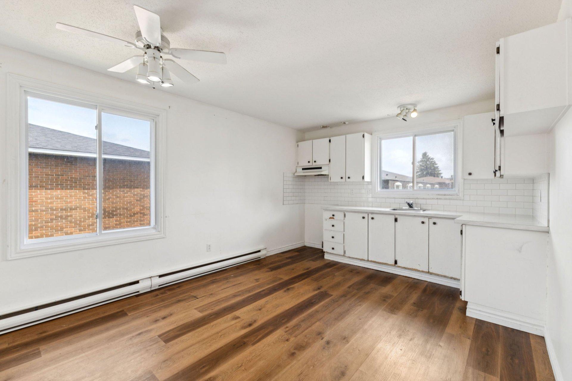 









4


Rue Talbot

,
Gatineau (Hull),




QC
J8Z1L4

