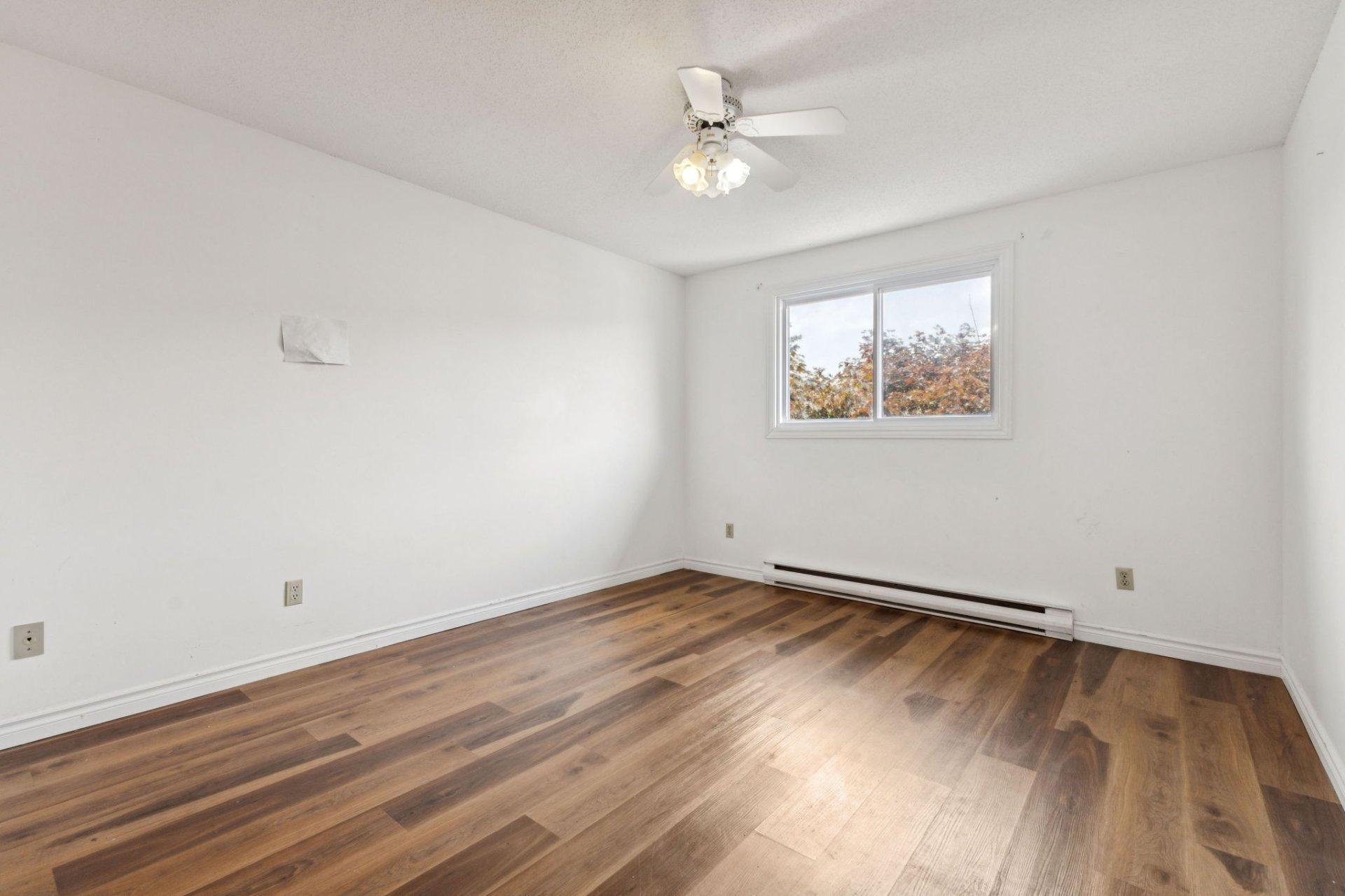 









4


Rue Talbot

,
Gatineau (Hull),




QC
J8Z1L4

