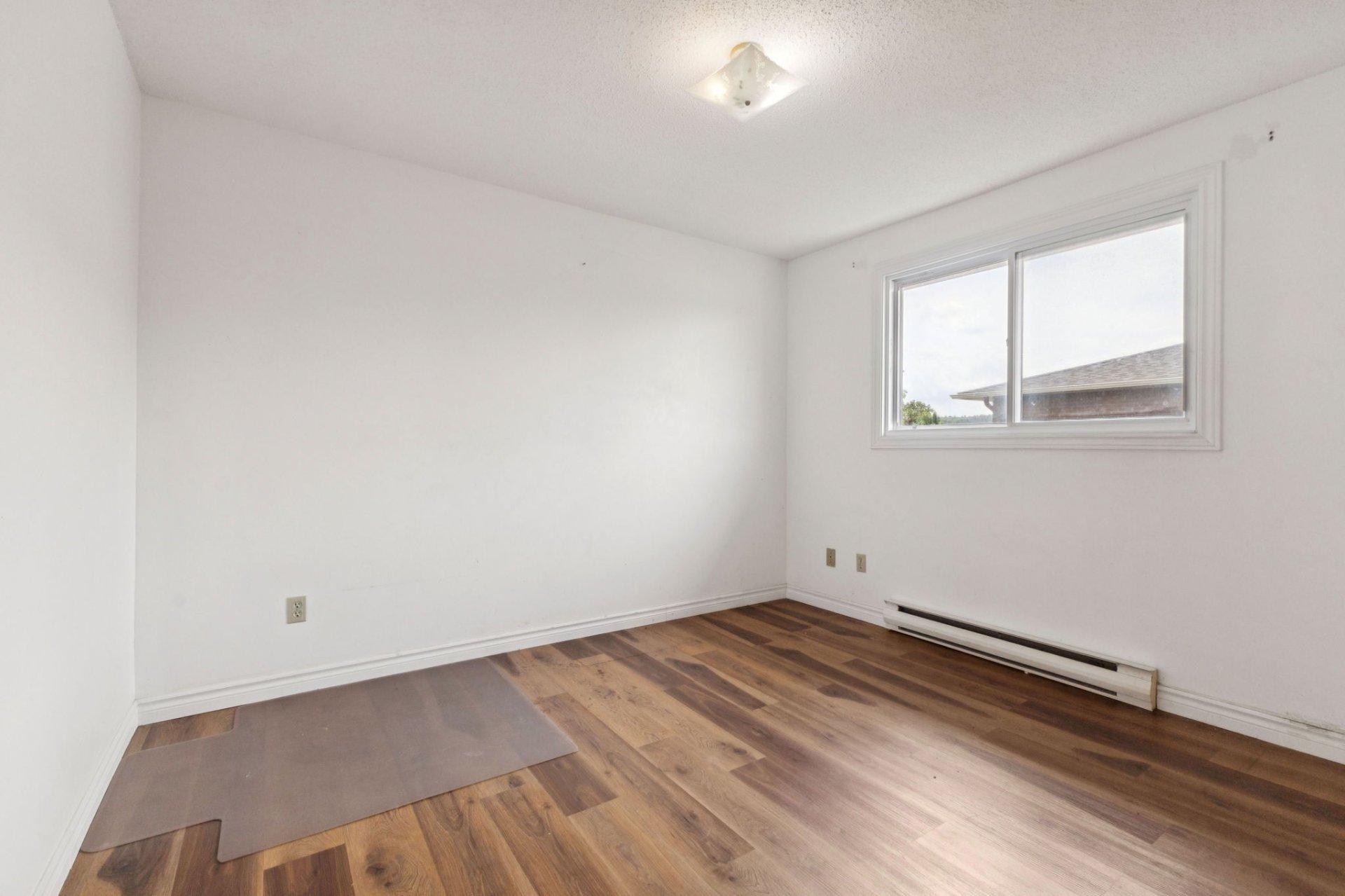 









4


Rue Talbot

,
Gatineau (Hull),




QC
J8Z1L4

