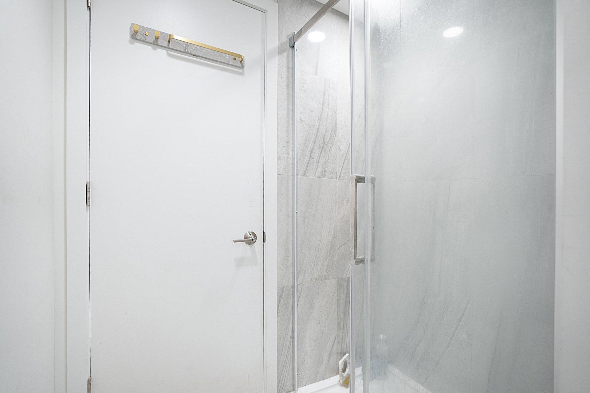 









1288


Rue St-Antoine O.

, 5202,
Montréal (Ville-Marie),




QC
H3C0X6

