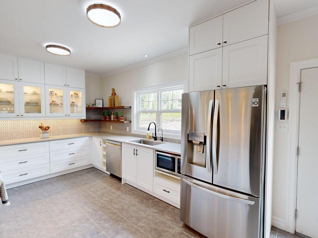 












84 Oceanic Drive

,
East Lawrencetown,




NS
B2Z 1T6

