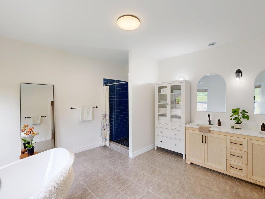 












84 Oceanic Drive

,
East Lawrencetown,




NS
B2Z 1T6

