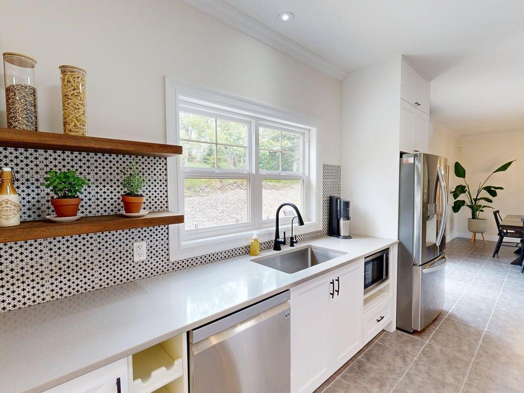 












84 Oceanic Drive

,
East Lawrencetown,




NS
B2Z 1T6

