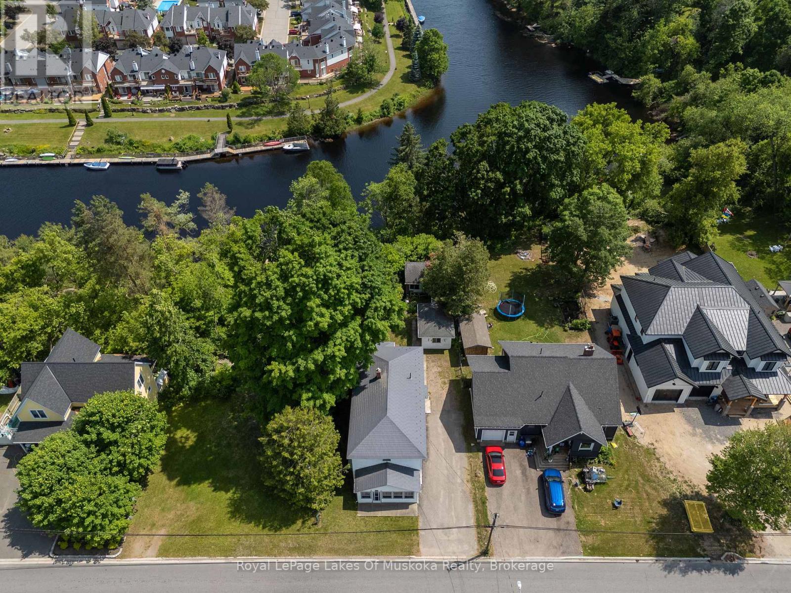 












156 DILL STREET

,
Bracebridge (Macaulay),




Ontario
P1L1E5

