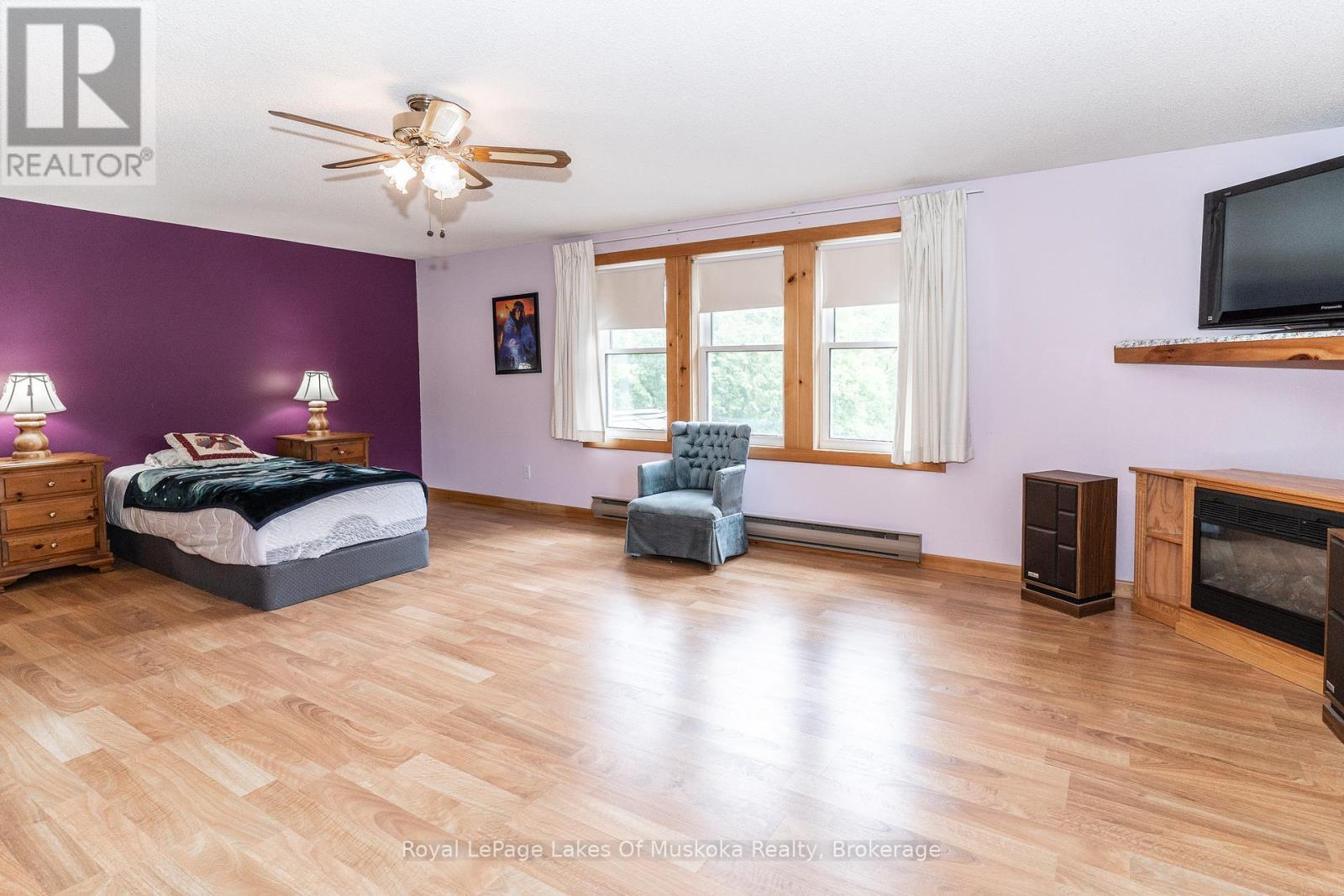 












156 DILL STREET

,
Bracebridge (Macaulay),




Ontario
P1L1E5

