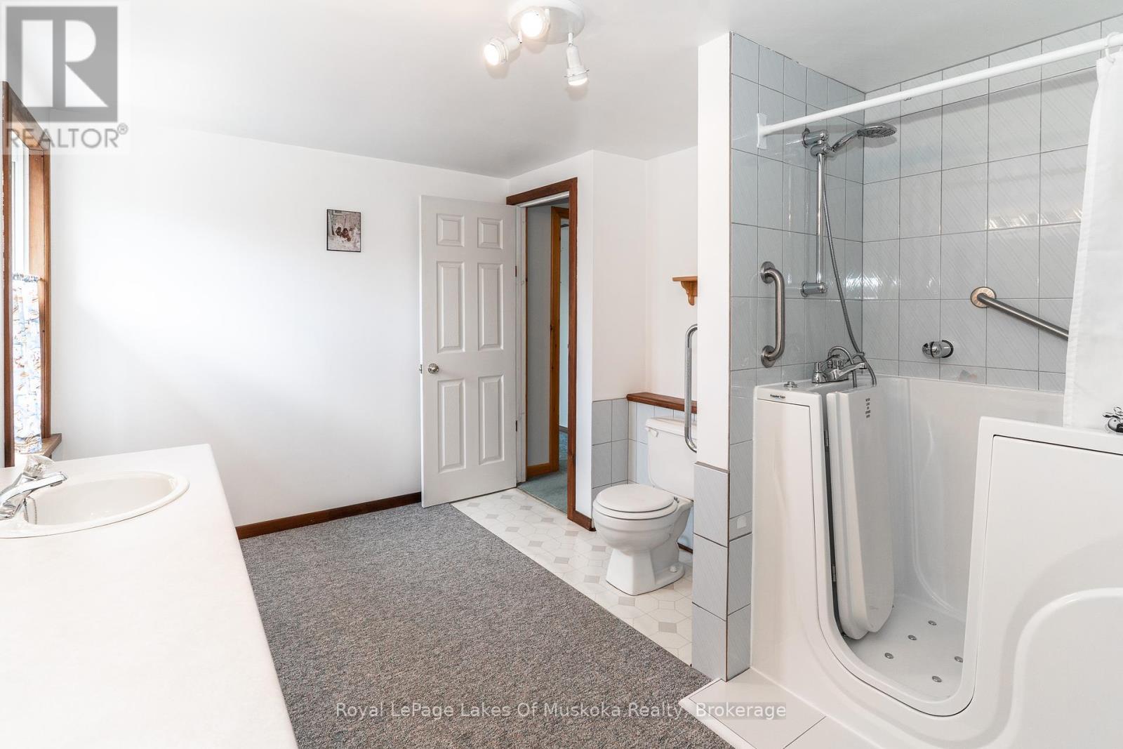 












156 DILL STREET

,
Bracebridge (Macaulay),




Ontario
P1L1E5

