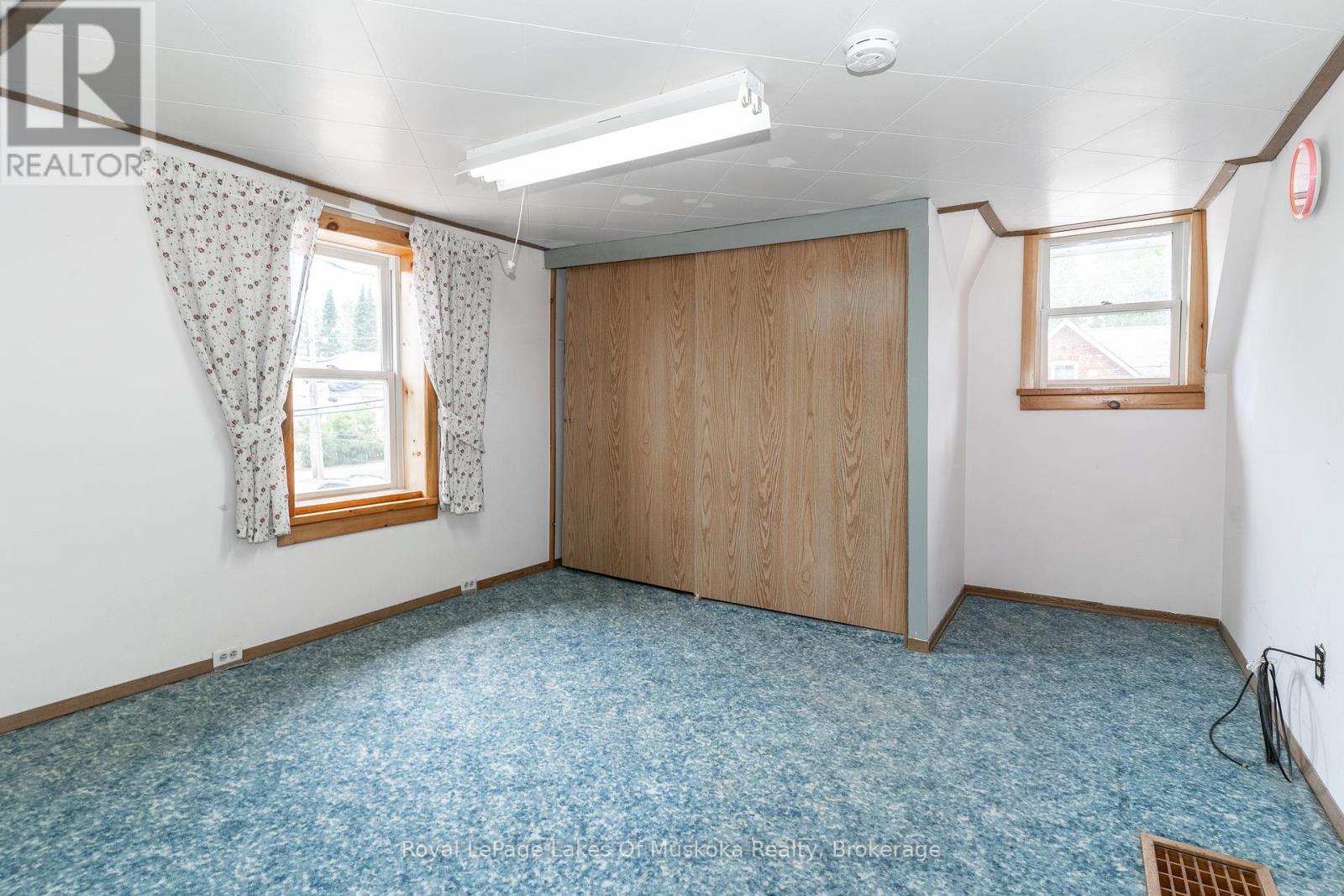 












156 DILL STREET

,
Bracebridge (Macaulay),




Ontario
P1L1E5

