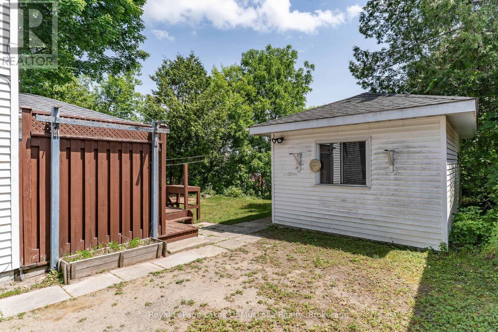 












156 DILL STREET

,
Bracebridge (Macaulay),




Ontario
P1L1E5

