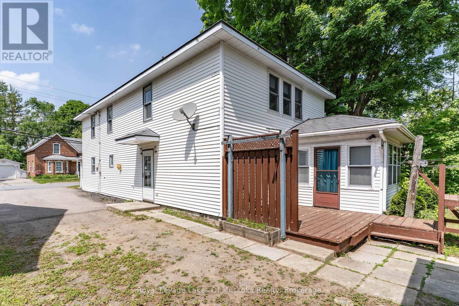 












156 DILL STREET

,
Bracebridge (Macaulay),




Ontario
P1L1E5

