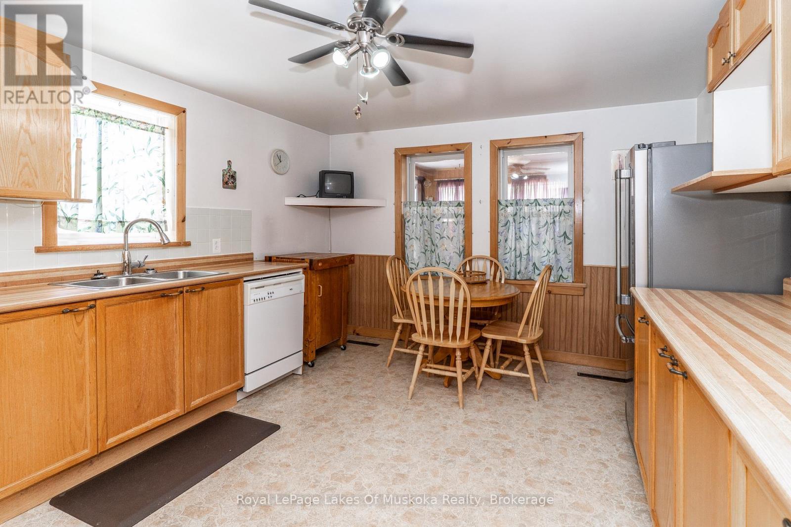 












156 DILL STREET

,
Bracebridge (Macaulay),




Ontario
P1L1E5

