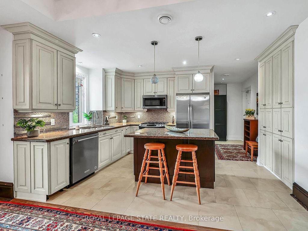 









86


Herkimer

Street, 41,
Hamilton,




ON
L8P 2G7


