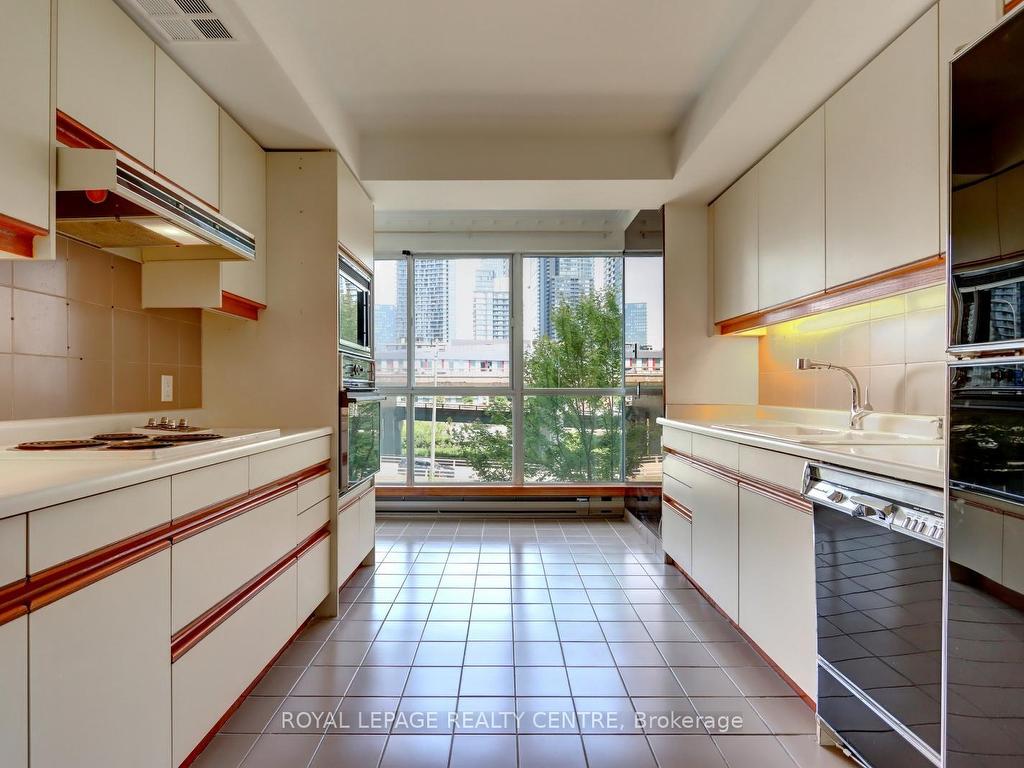 









480


Queens Quay W

N/A, 401W,
Toronto,




ON
M5V 2Y5

