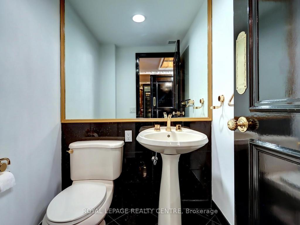 









480


Queens Quay W

N/A, 401W,
Toronto,




ON
M5V 2Y5

