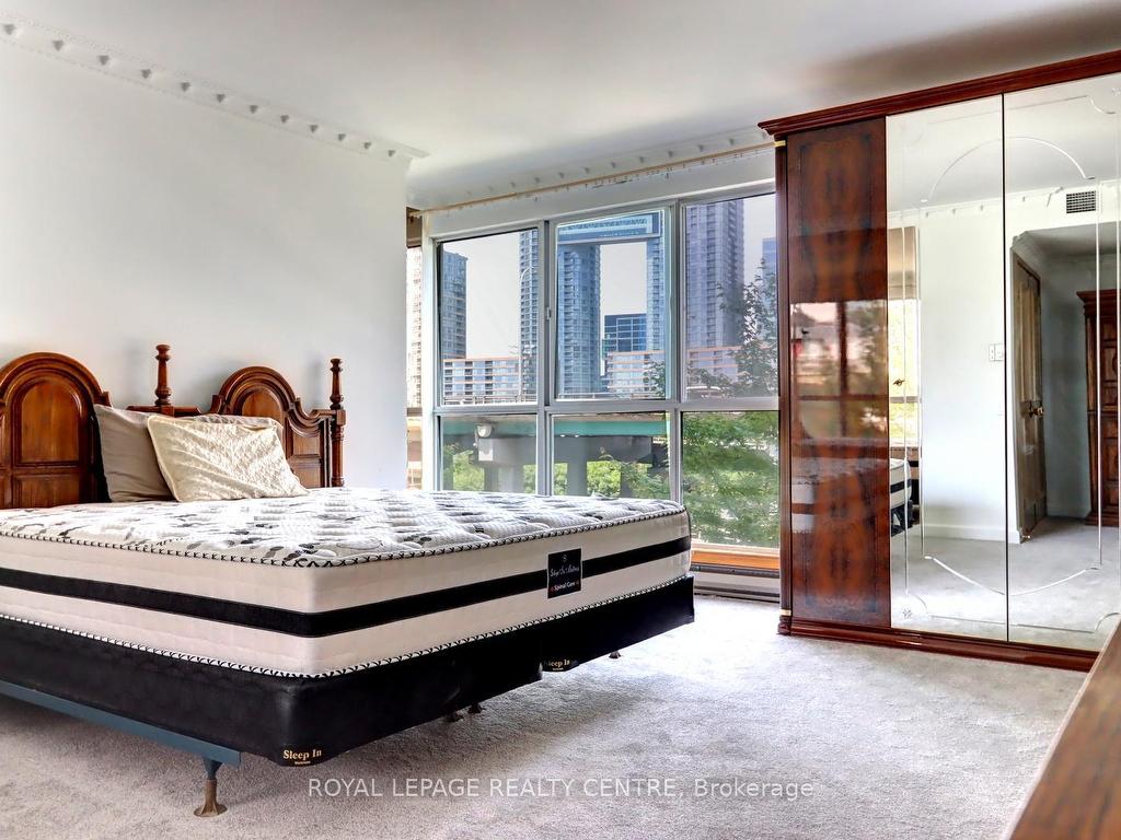 









480


Queens Quay W

N/A, 401W,
Toronto,




ON
M5V 2Y5

