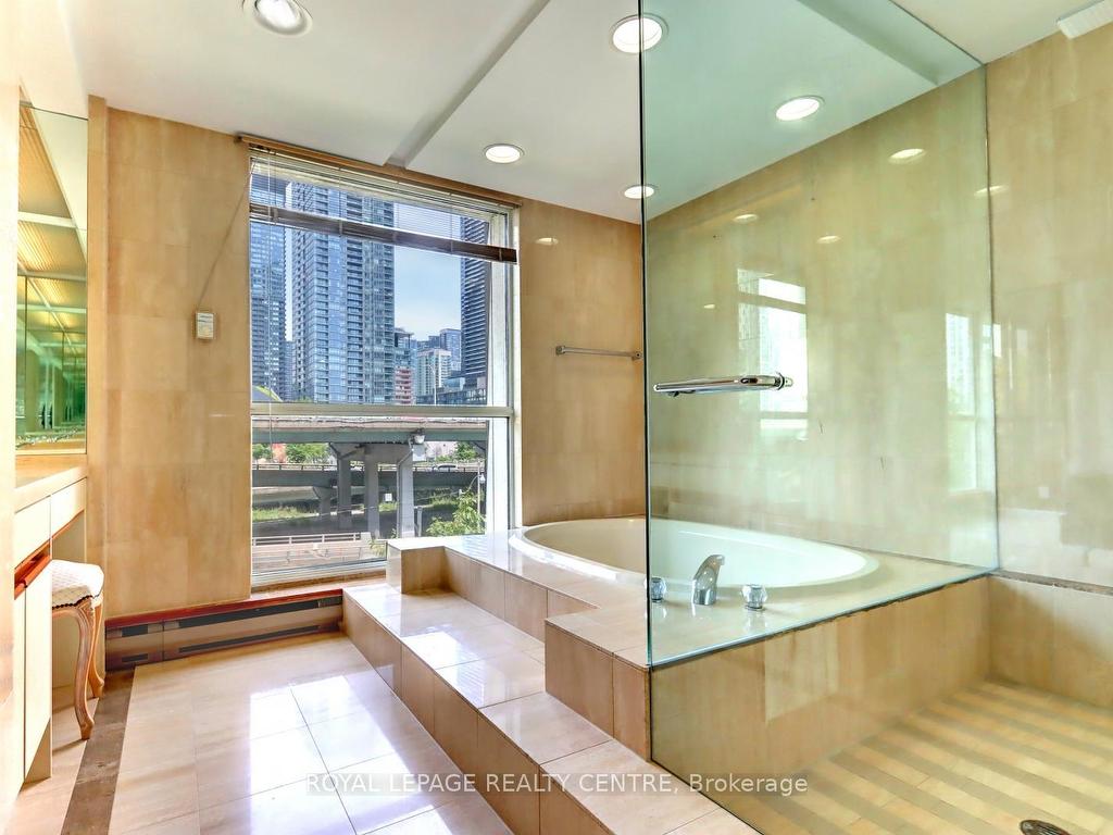 









480


Queens Quay W

N/A, 401W,
Toronto,




ON
M5V 2Y5

