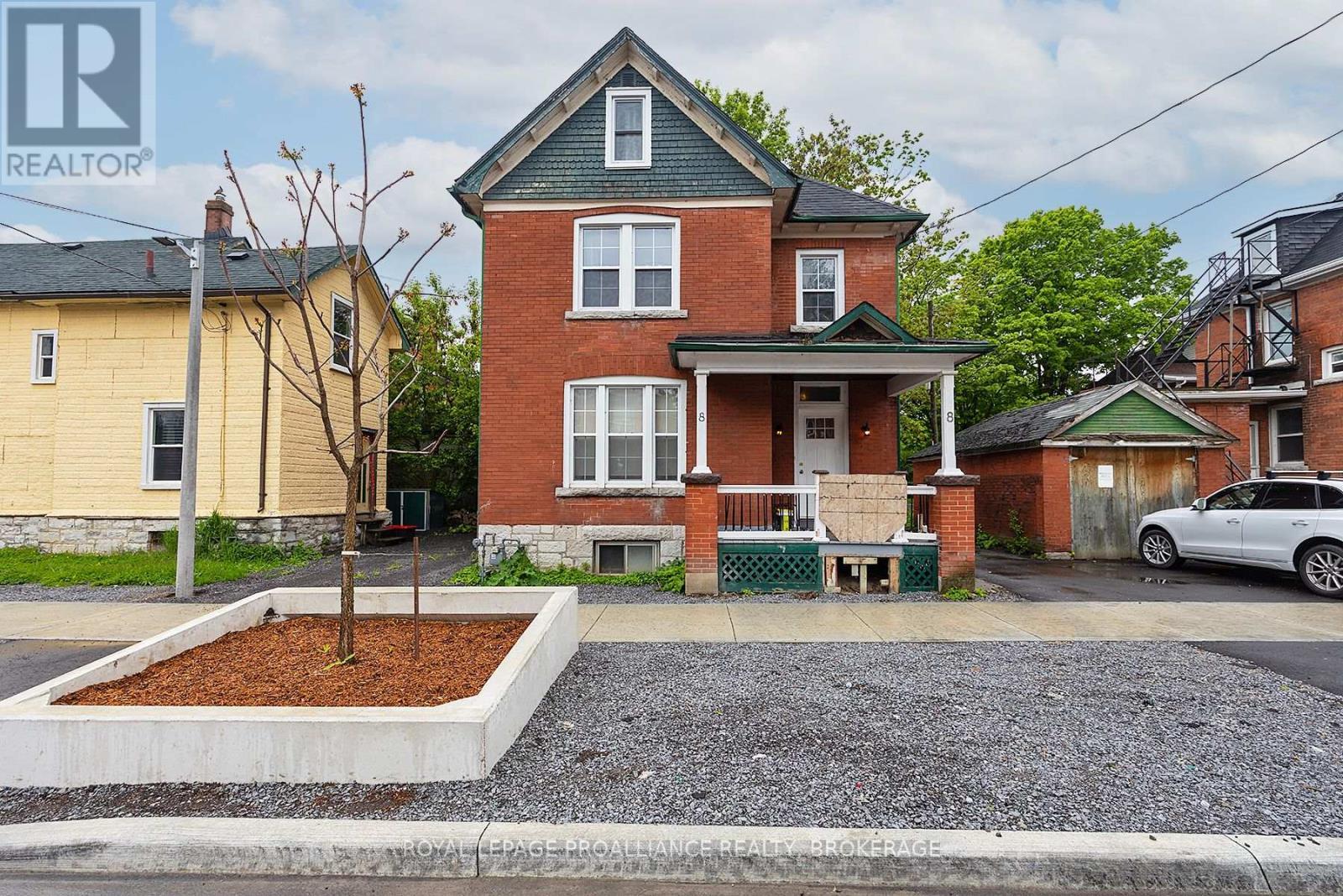












8 ABERDEEN STREET

,
Kingston (Central City East),




Ontario
K7L3N1

