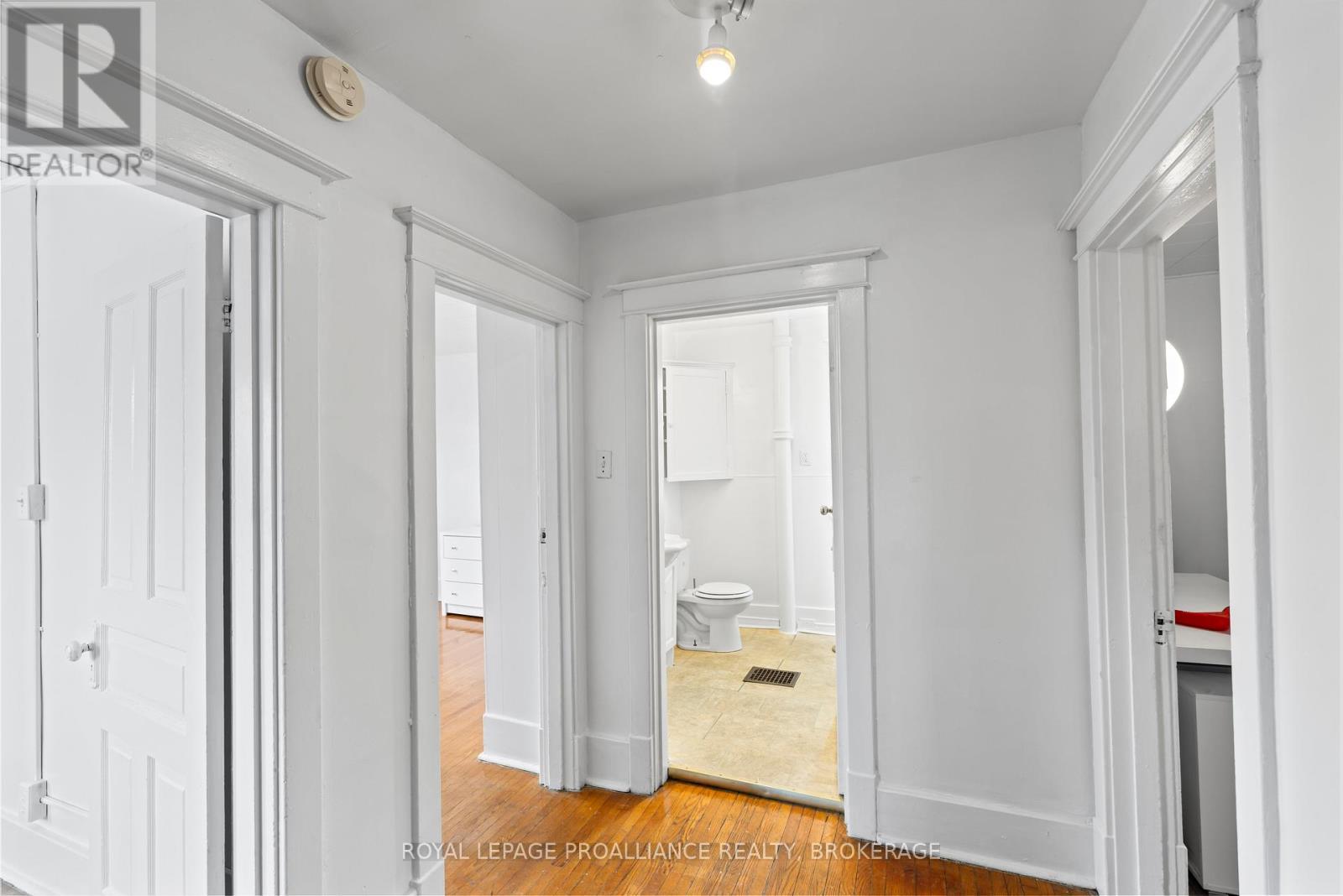 












8 ABERDEEN STREET

,
Kingston (Central City East),




Ontario
K7L3N1

