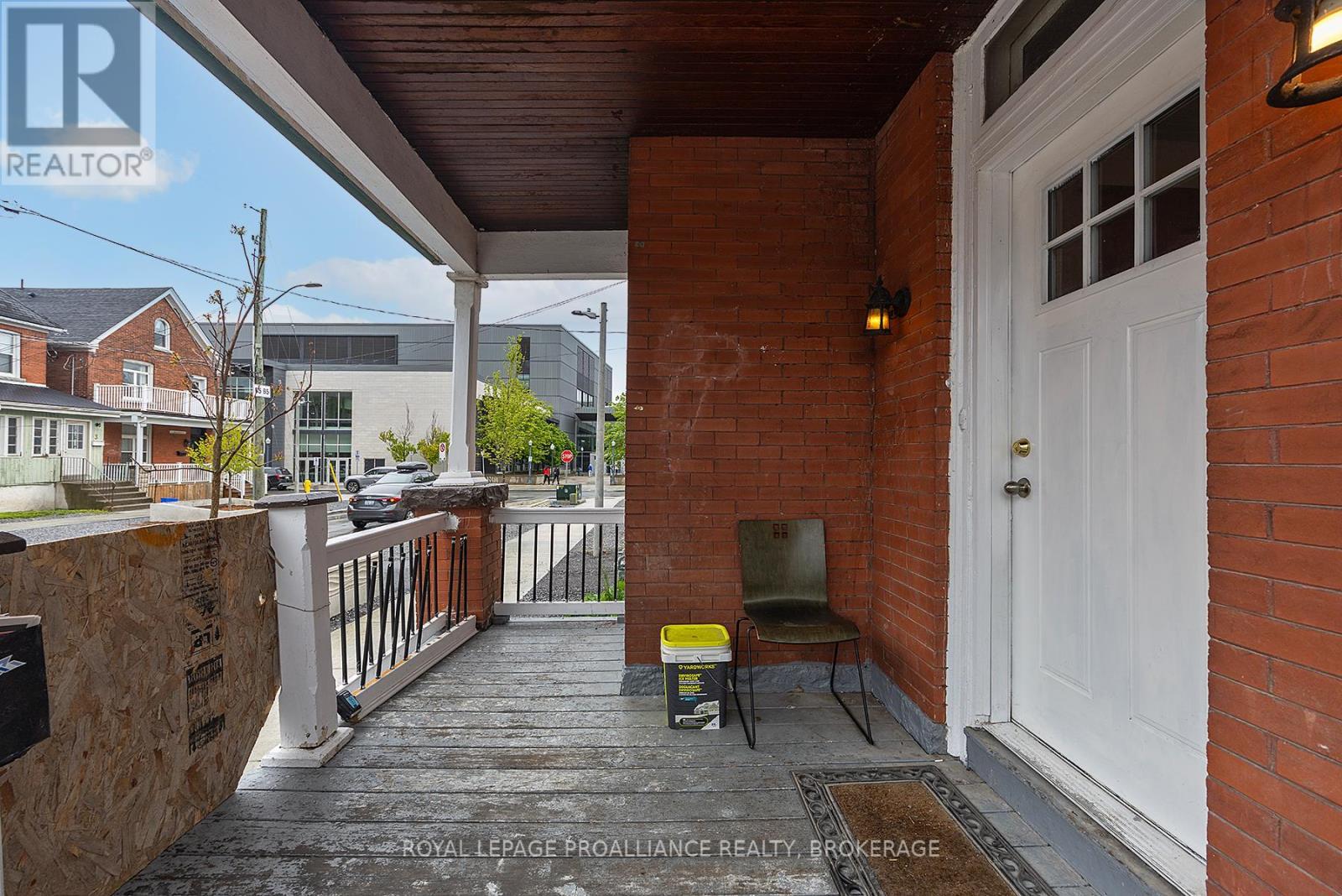 












8 ABERDEEN STREET

,
Kingston (Central City East),




Ontario
K7L3N1

