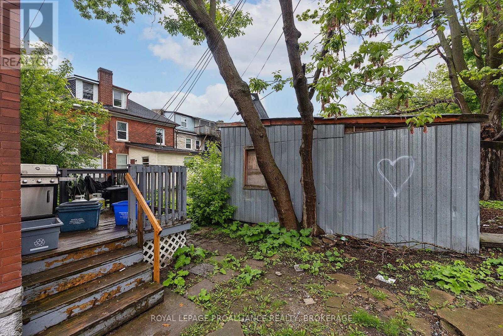 












8 ABERDEEN STREET

,
Kingston (Central City East),




Ontario
K7L3N1

