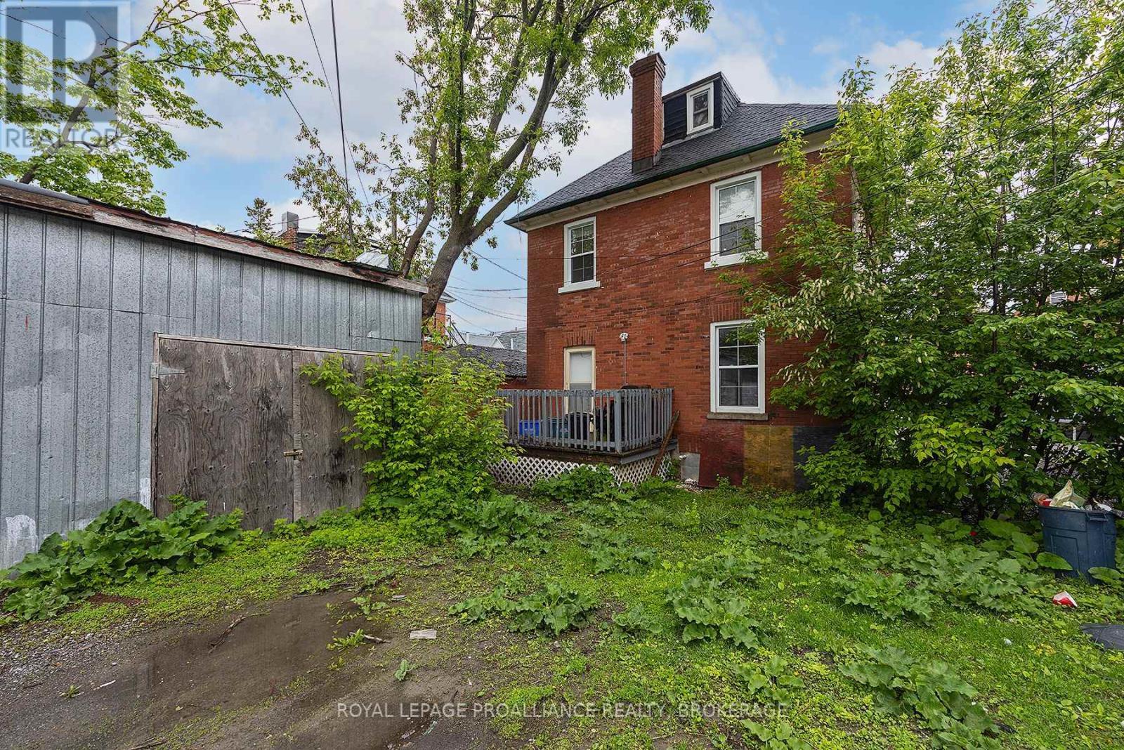 












8 ABERDEEN STREET

,
Kingston (Central City East),




Ontario
K7L3N1

