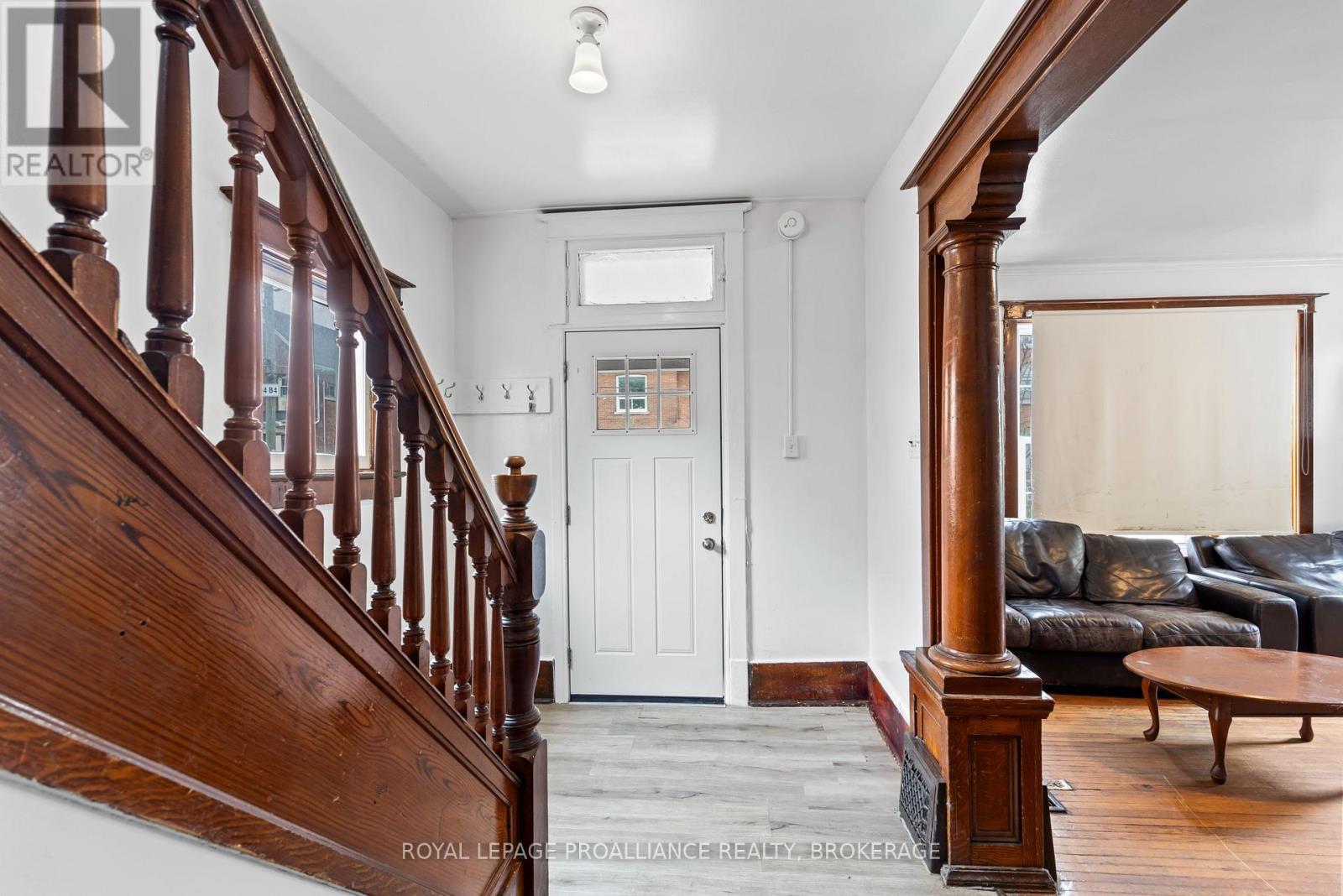 












8 ABERDEEN STREET

,
Kingston (Central City East),




Ontario
K7L3N1

