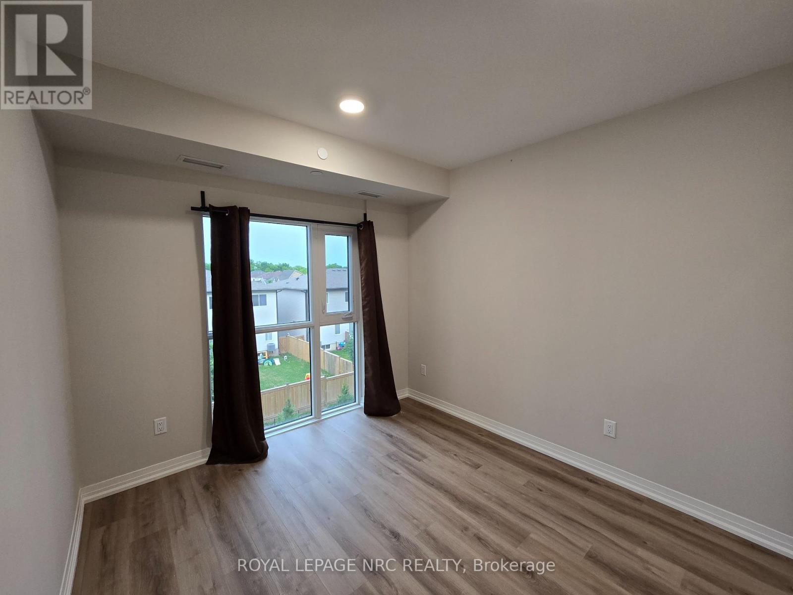 












319 - 50 HERRICK AVENUE

,
St. Catharines (Oakdale),




Ontario
L2P0G3

