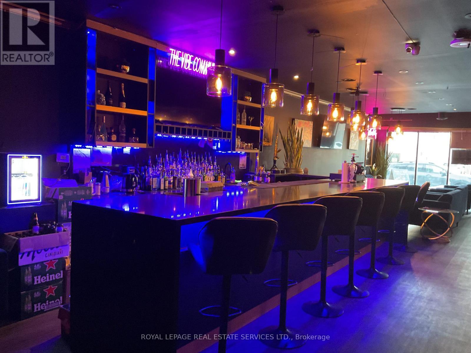 












32 MAIN STREET S

,
Newmarket,




Ontario
L3Y3Y4

