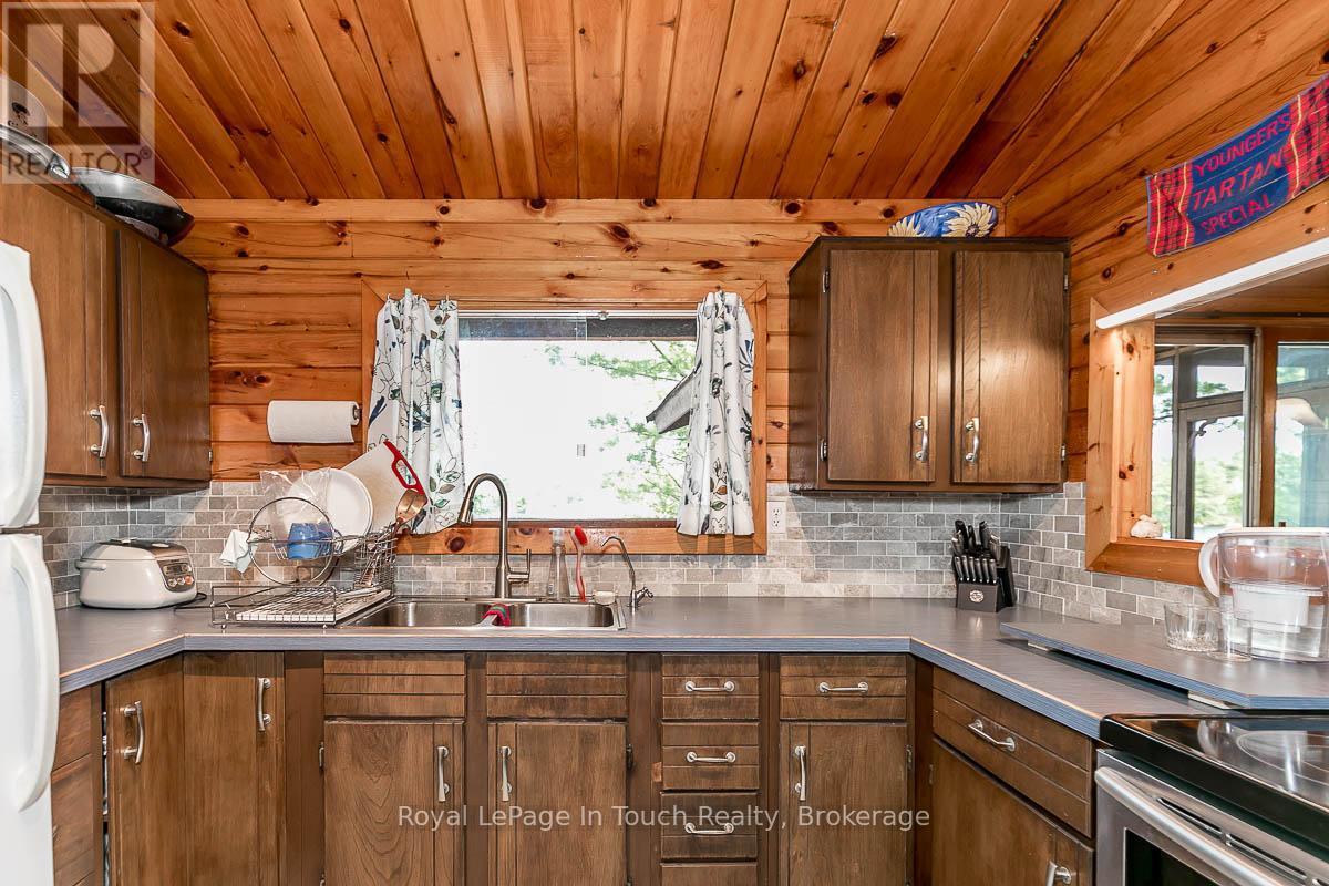 












B207-7 WAHSOUNE ISLAND

,
The Archipelago (Archipelago South),




Ontario
P2A1T4

