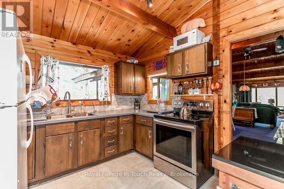 












B207-7 WAHSOUNE ISLAND

,
The Archipelago (Archipelago South),




Ontario
P2A1T4

