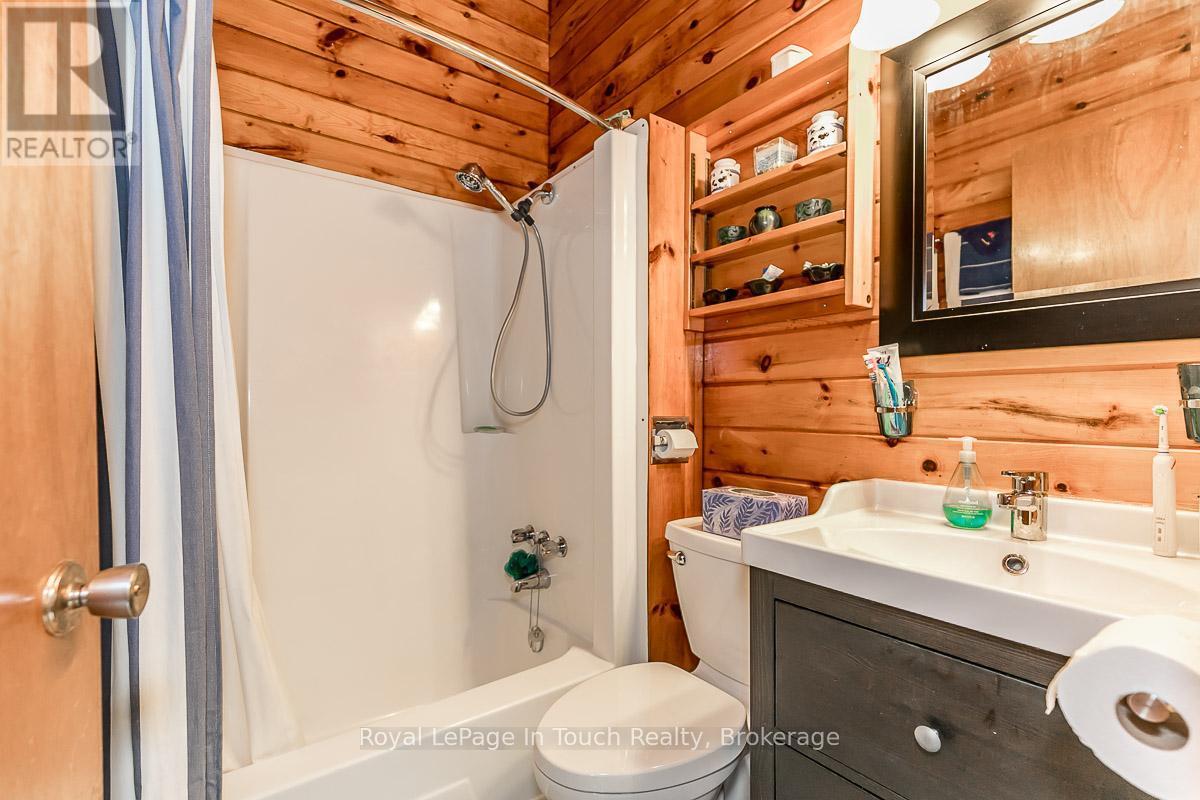 












B207-7 WAHSOUNE ISLAND

,
The Archipelago (Archipelago South),




Ontario
P2A1T4

