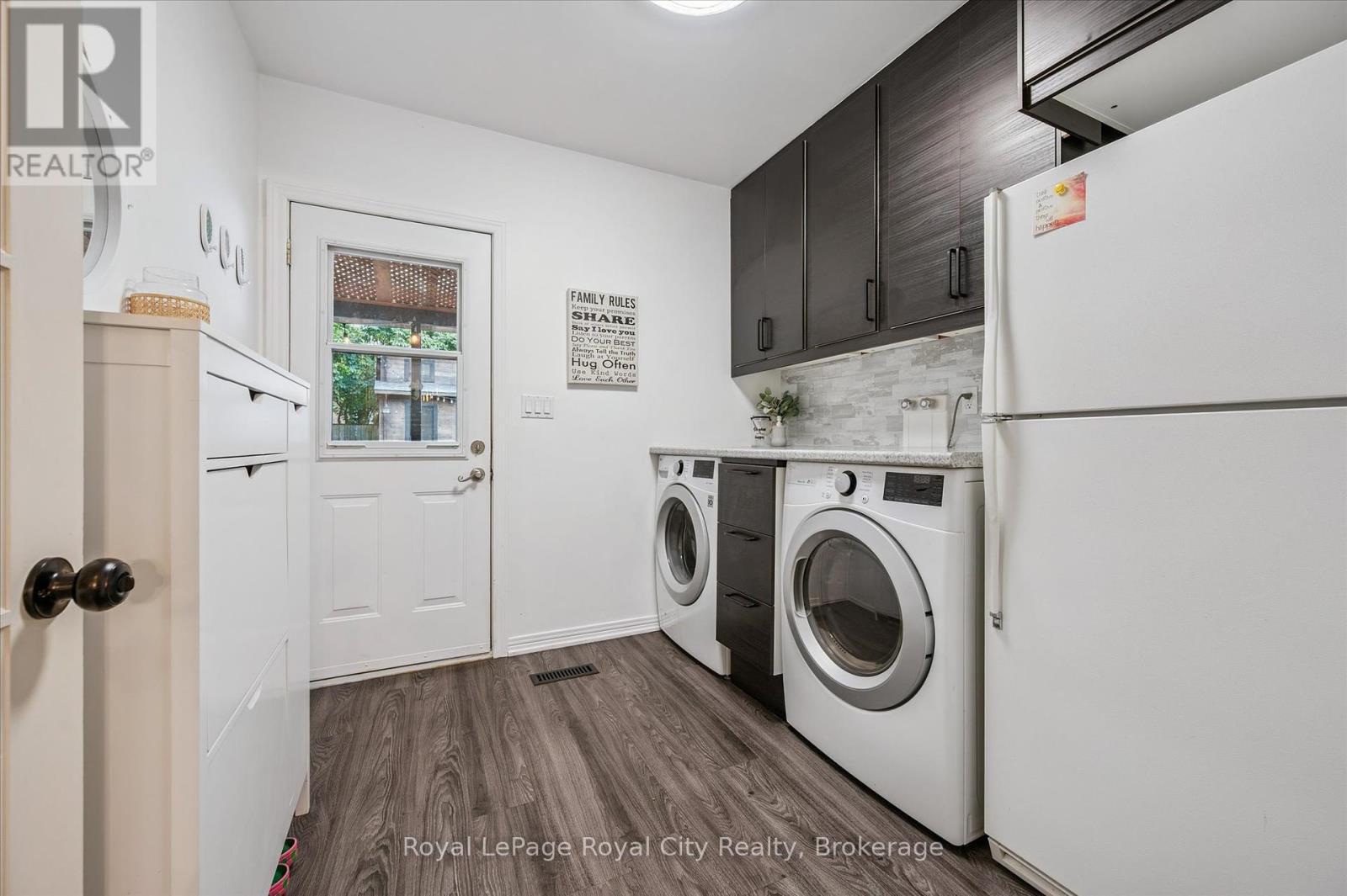 












37 BROCK STREET

,
Kitchener,




Ontario
N2M1X2

